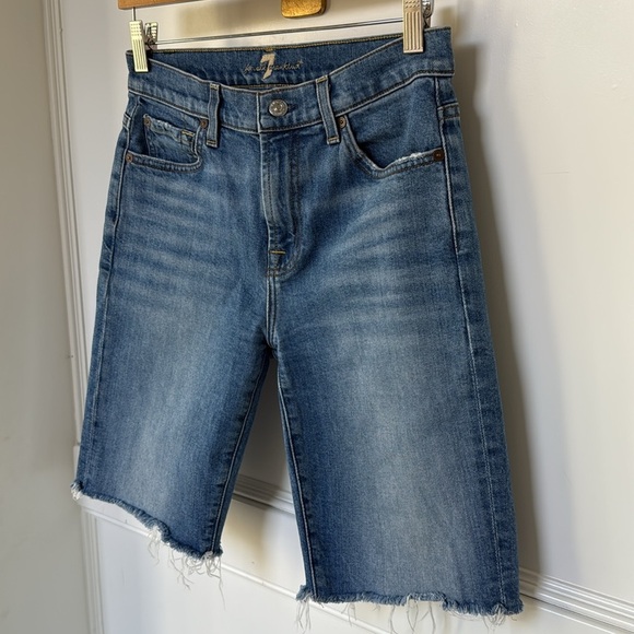 7 FOR ALL MANKIND High Waist Bermuda Denim Shorts Size 26 Medium Wash Raw Hem - Picture 4 of 15